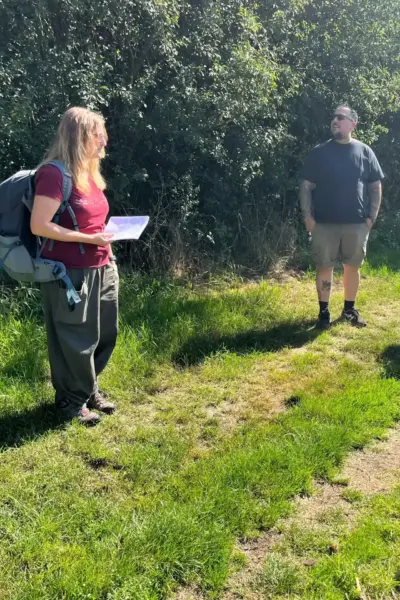 Gruppentour bei der Kräuterwanderung im Saarland.